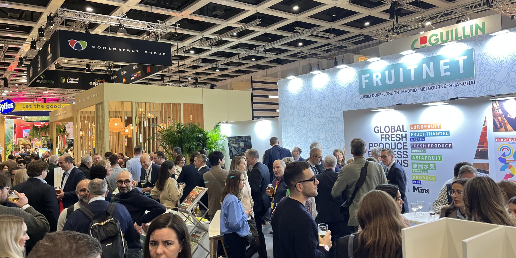 Menschenansammlung am Fruitnet-Stand zur FL 2026