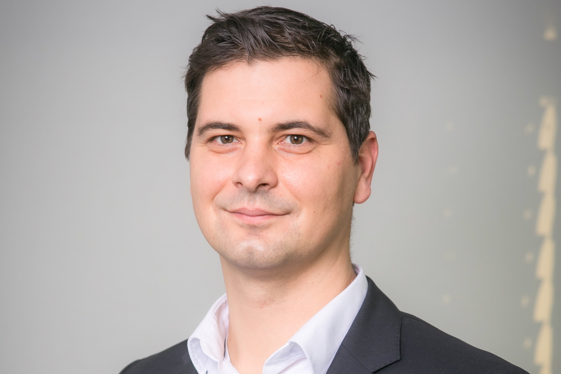 Portraitfoto Adam Harcz