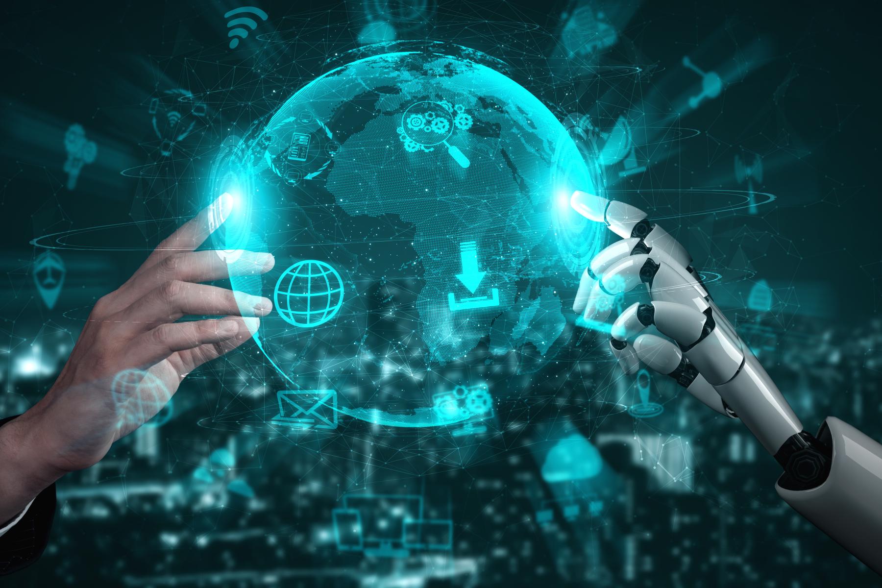 Menschliche Hand und Roboterhand berühren eine digitale Weltkugel mit Symbolen für Daten und Vernetzung