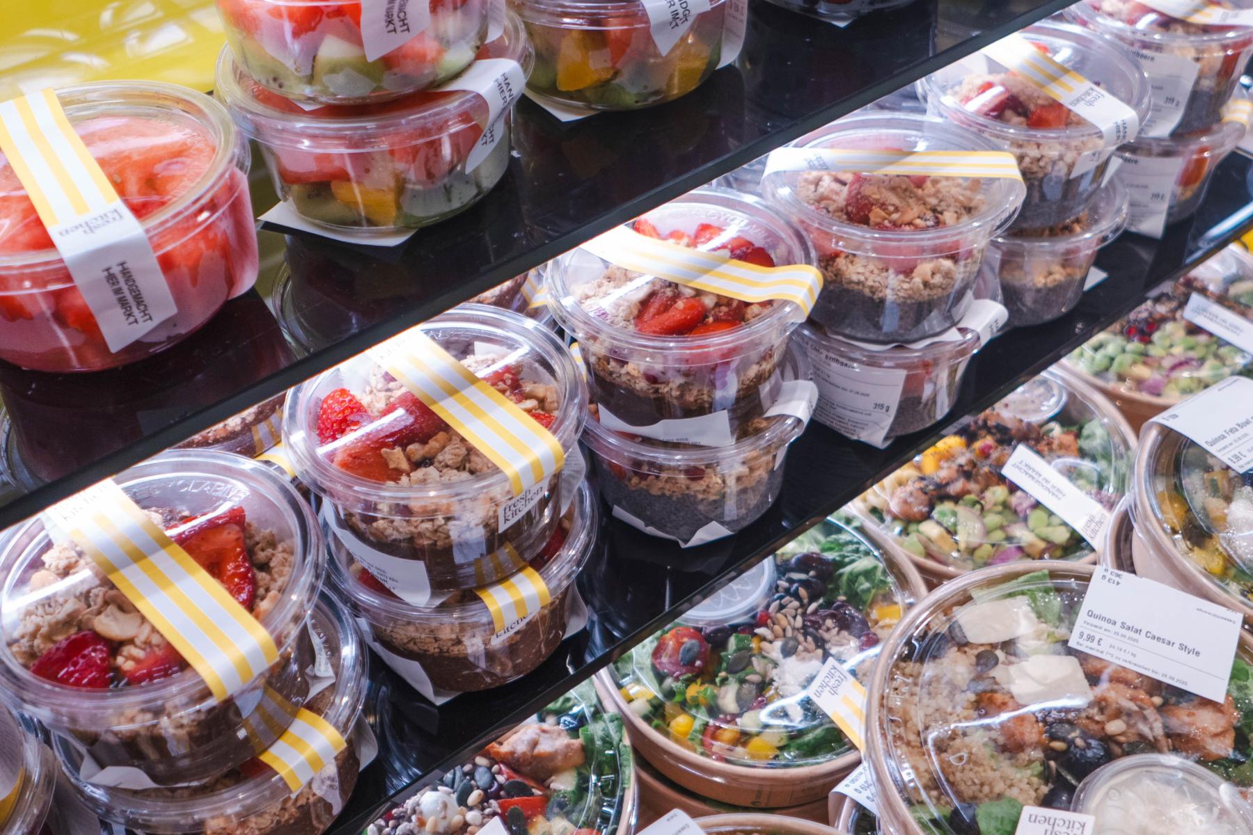 Das Angebot setzt sich aus über 40 verzehrfertigen Obst- und Gemüse-Spezialitäten zusammen und variiert täglich. 