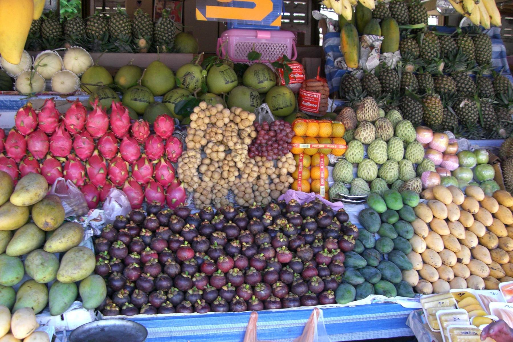 Früchte auf einem Markt in Thailand