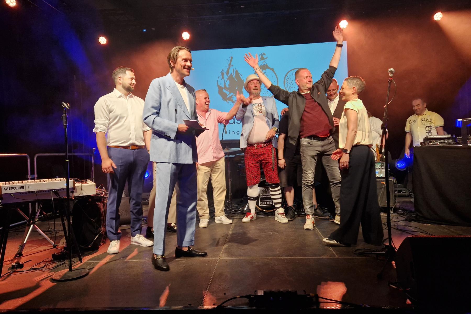 Ingmar Heuer und sein gesamtes Team auf der Bühne