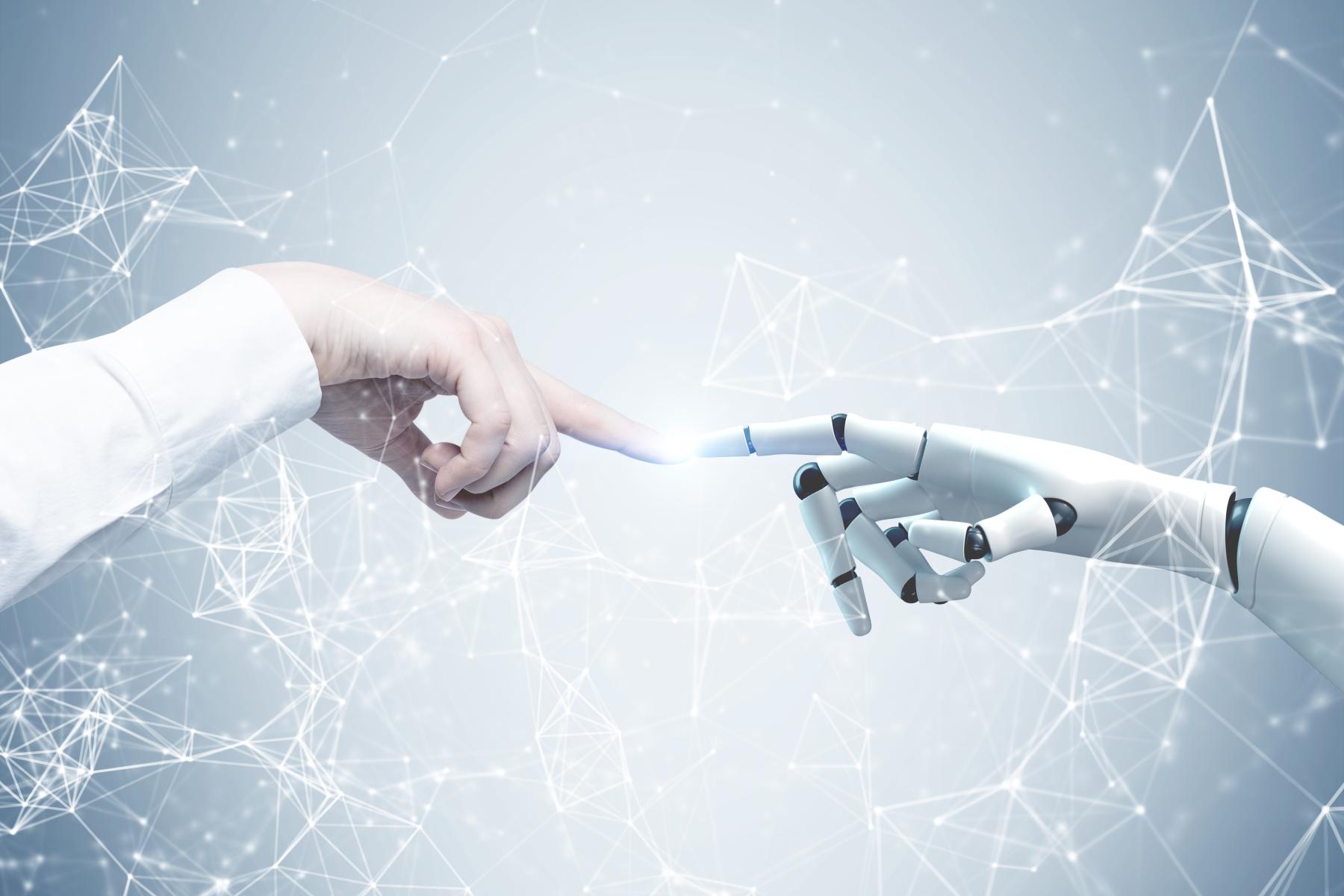 Menschliche Hand und Roboterhand berühren sich mit ausgestrecktem Zeigefinger vor digitalem Netzwerk-Hintergrund