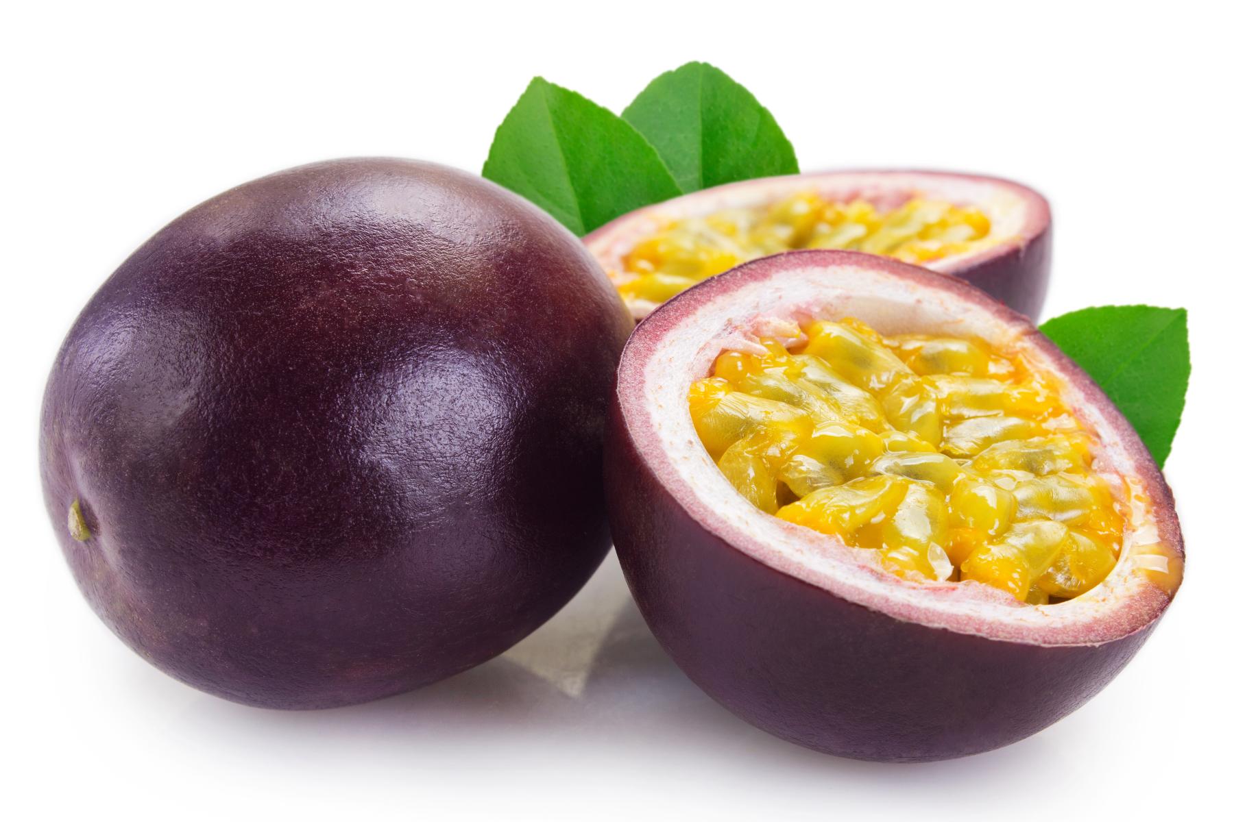 Maracuja ganz und halbiert