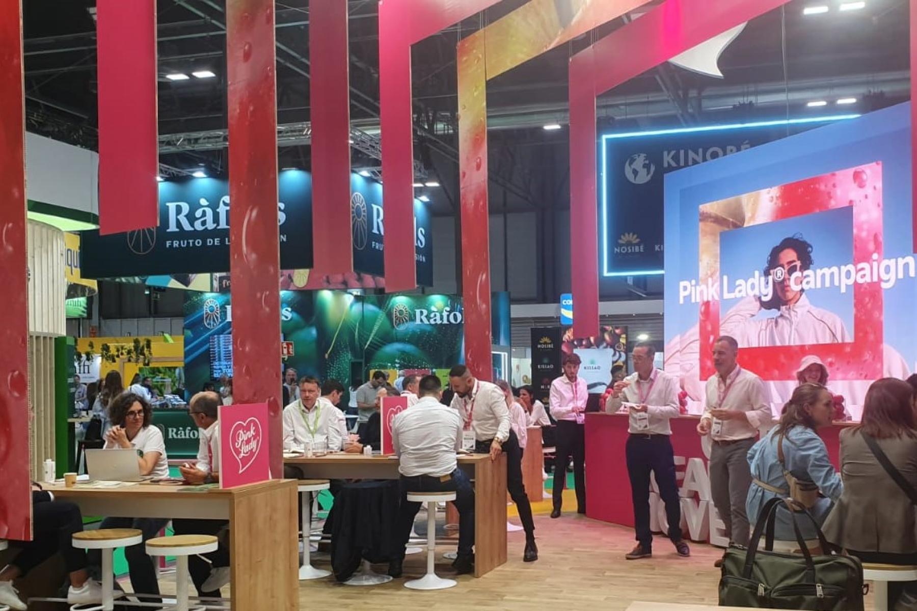 Pink Lady Messestand auf der Fruit Attraction, Madrid