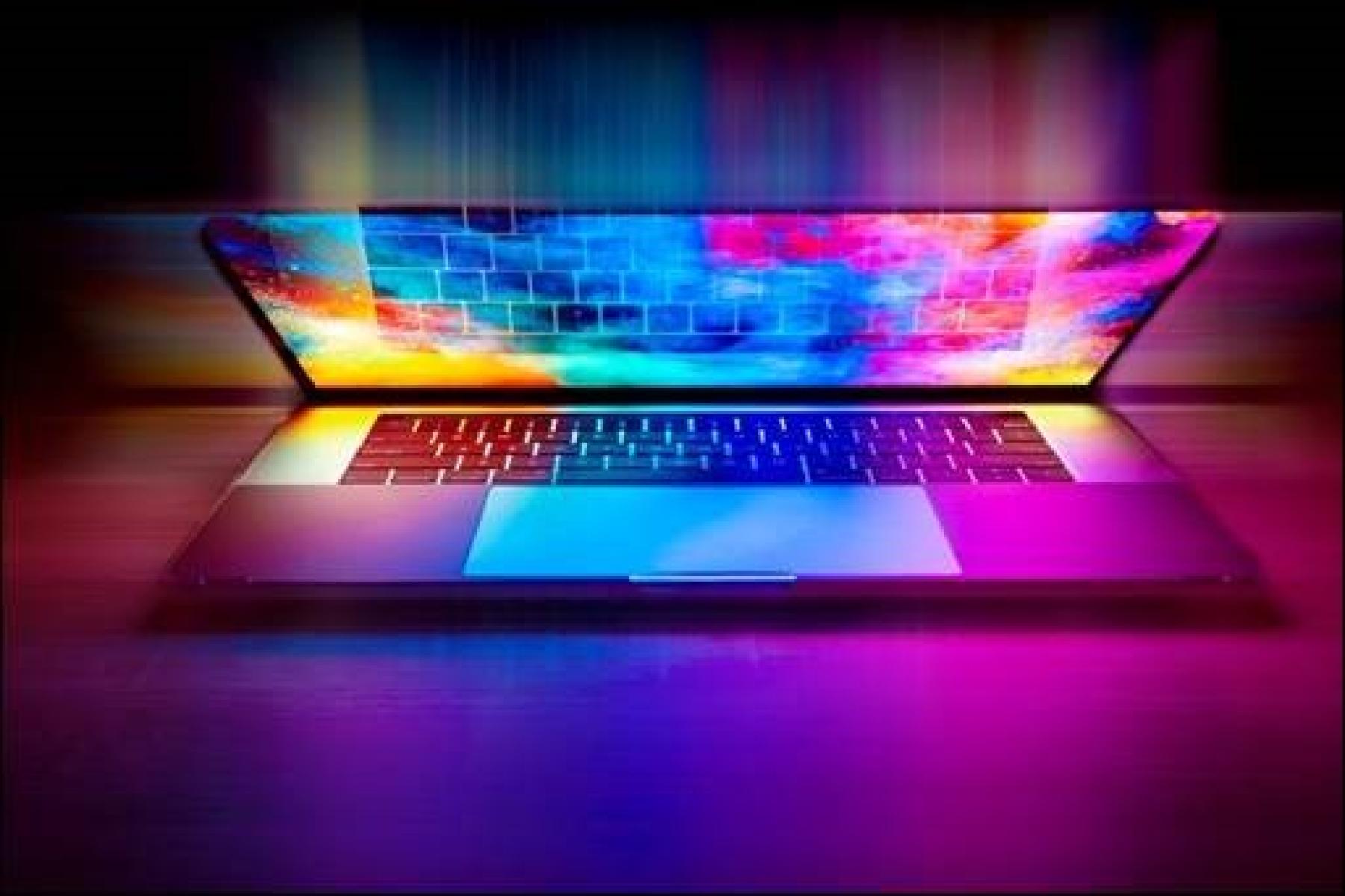 aufgeklappter Laptop