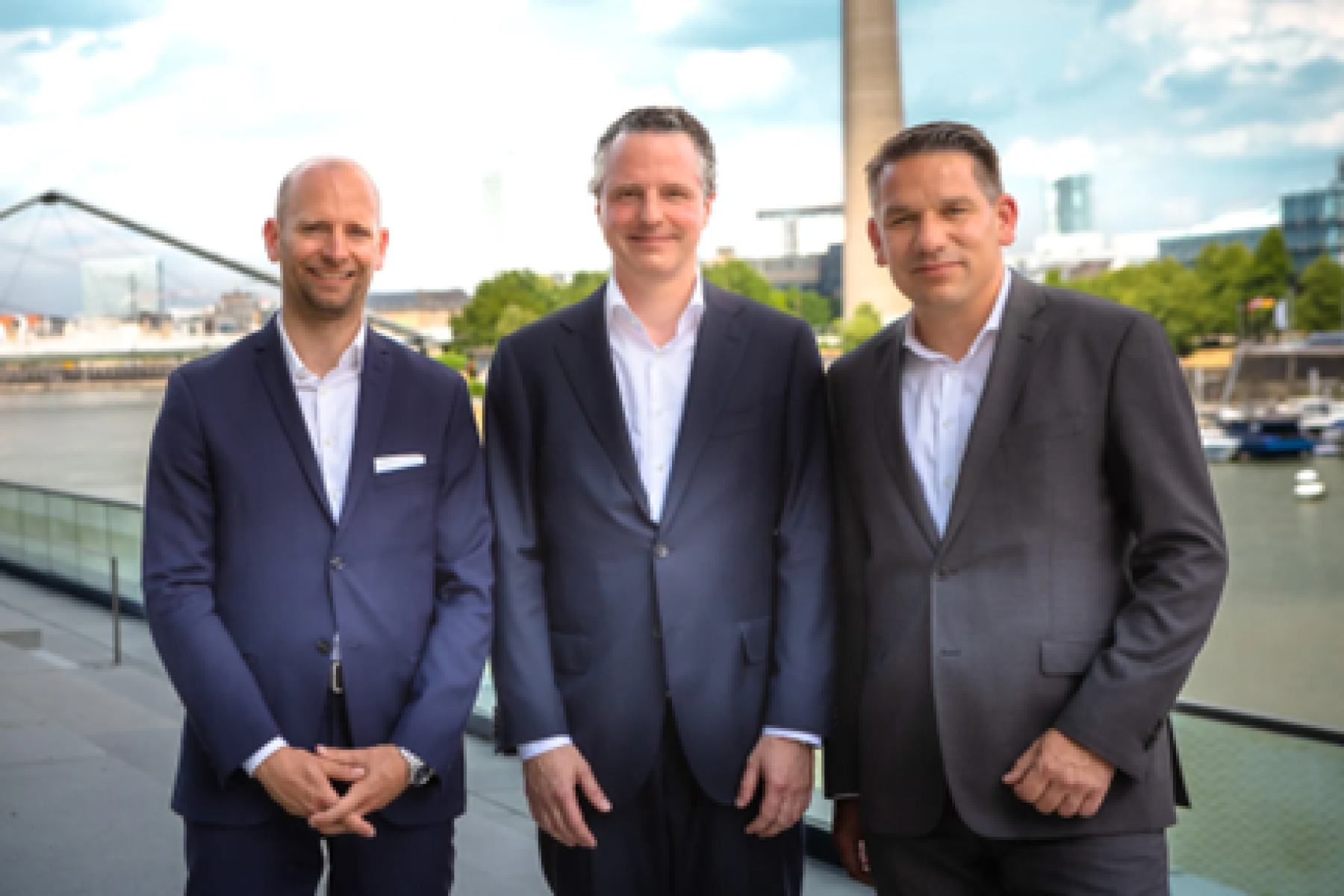 (v.l.) Florian Holzmann, Dr. Bernhard Höveler, Daniel Belka