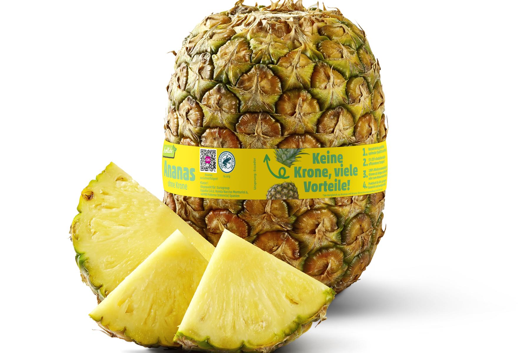 ganze Ananas ohne Krone mit Stücken