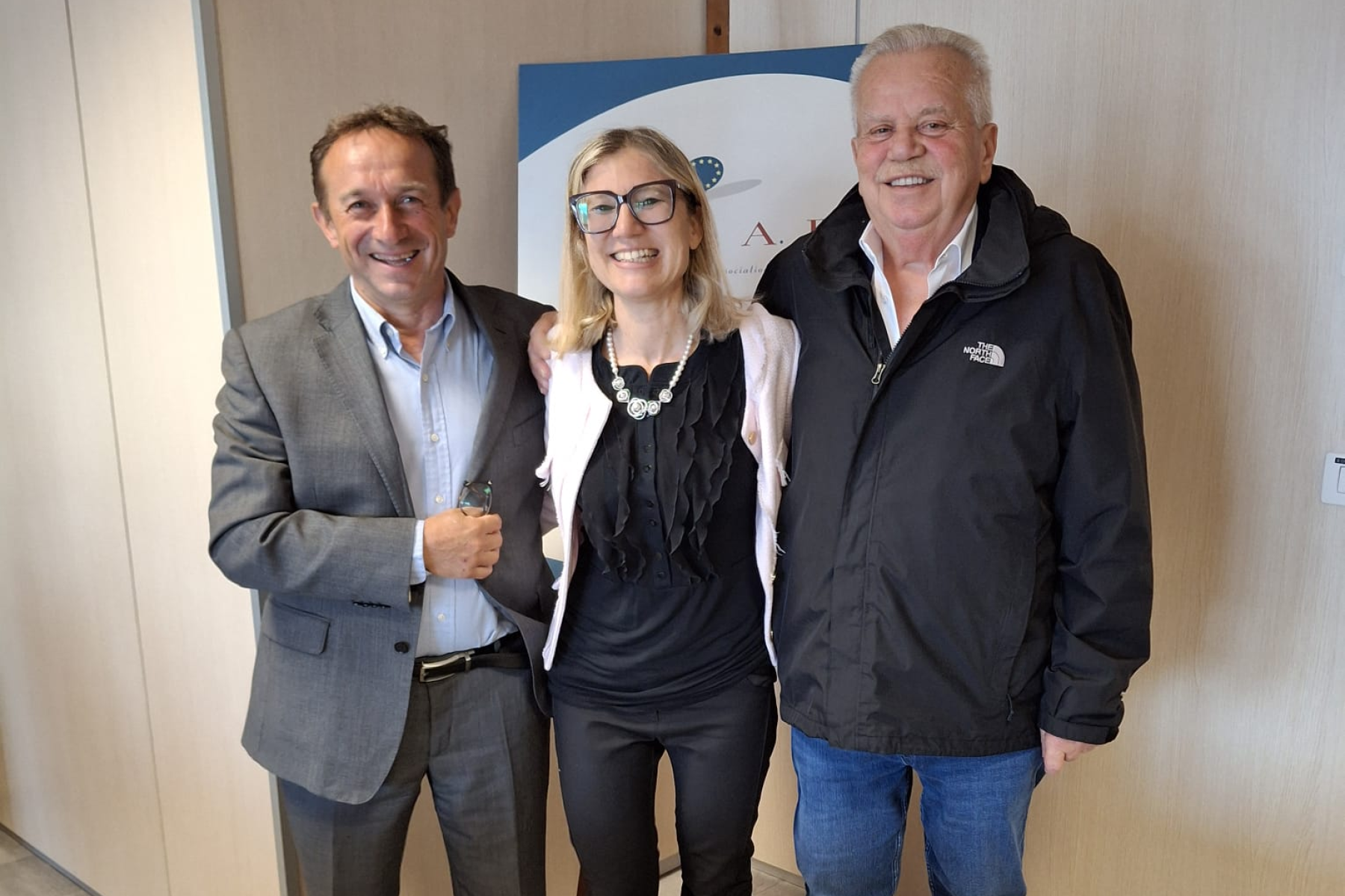 Gruppenfoto von Davide Vernocchi (l.), Lisa Martini und Roberto Cera