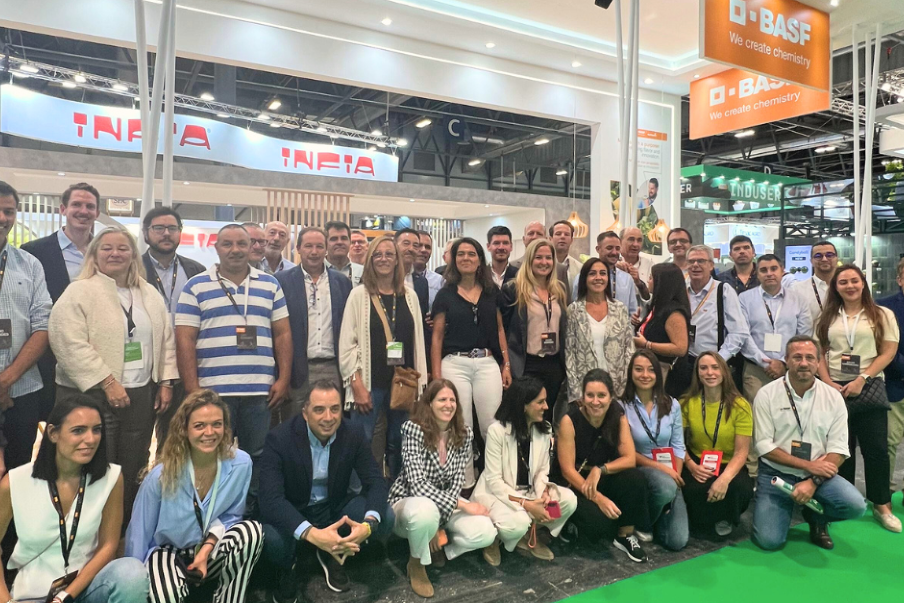 Gruppenfoto vom BASF-Team am Stand des Unternehmens auf der Fruit Attraction