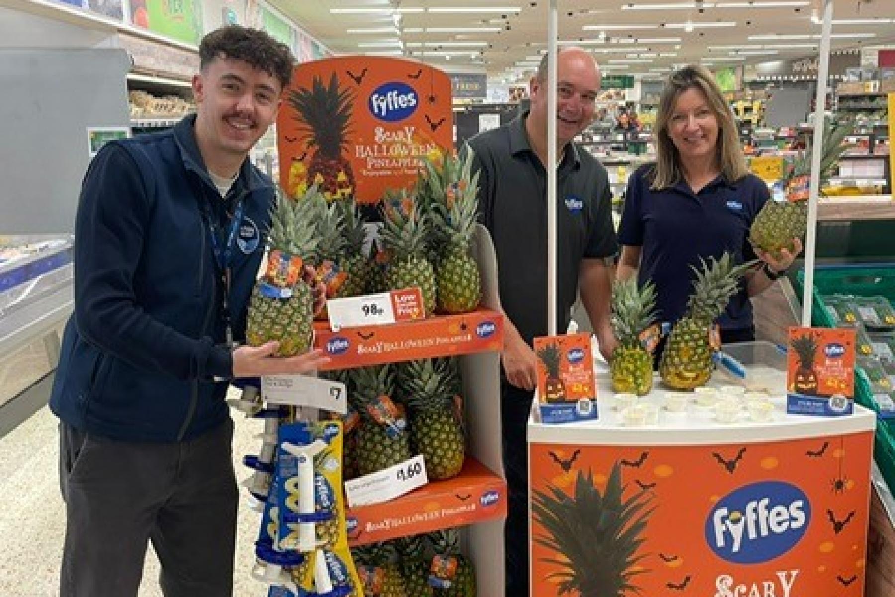 Verkostung und Präsentation der Grusel-Ananas im LEH