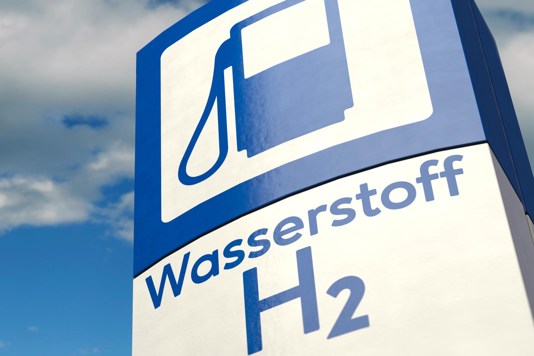 Ein Schild einer Wasserstoff-Tankstelle