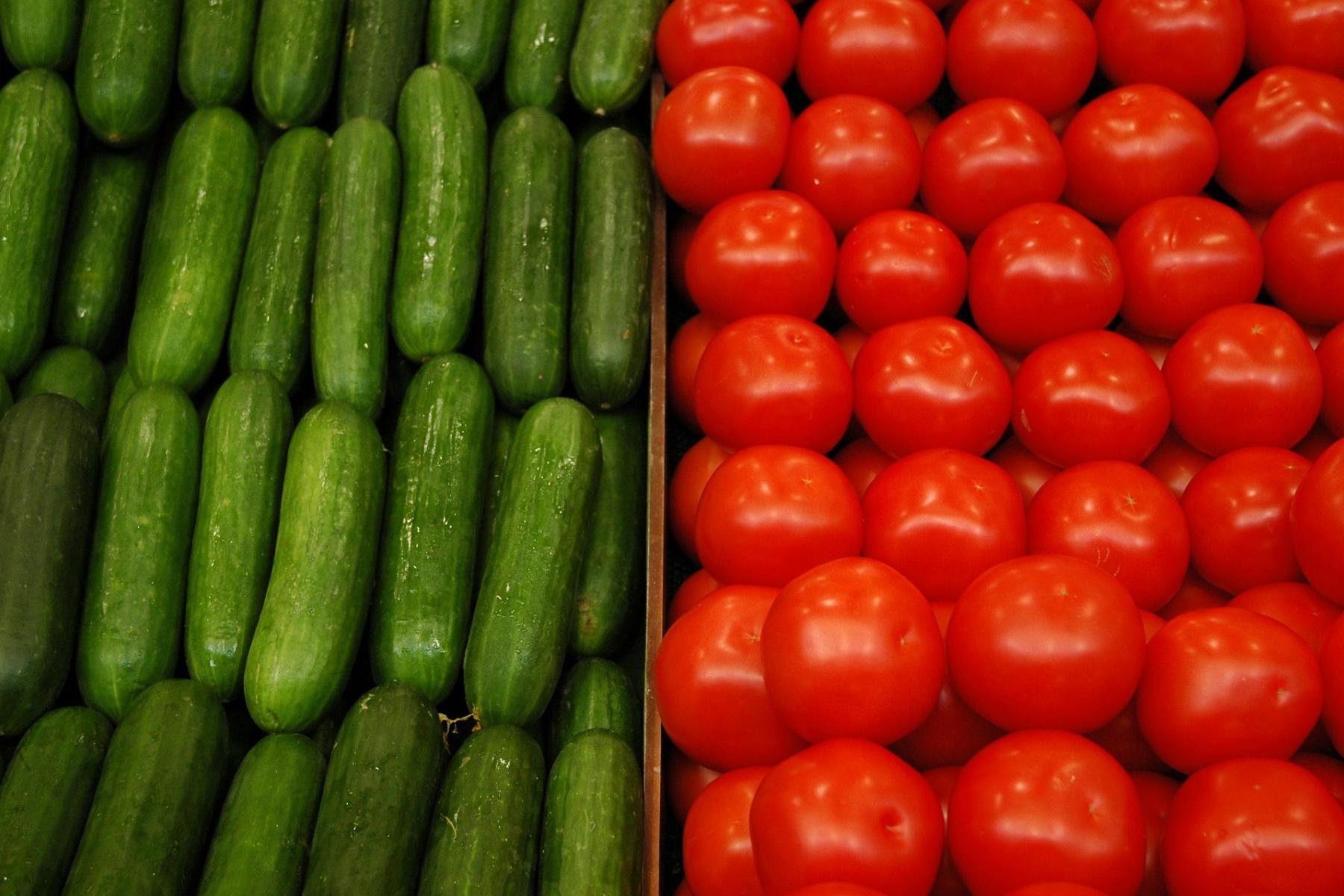 Gurken und Tomaten