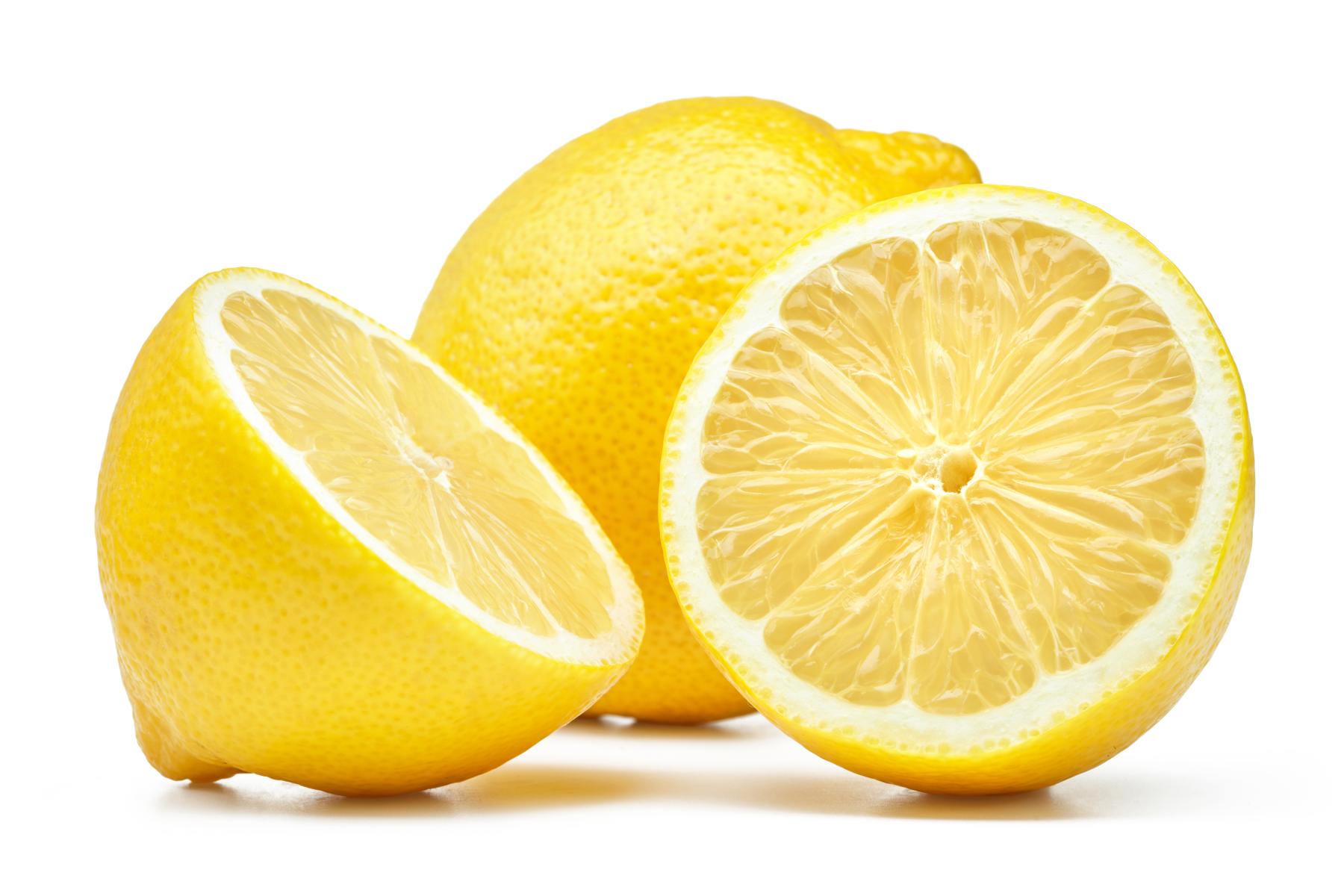 ganze und halbe Zitronen