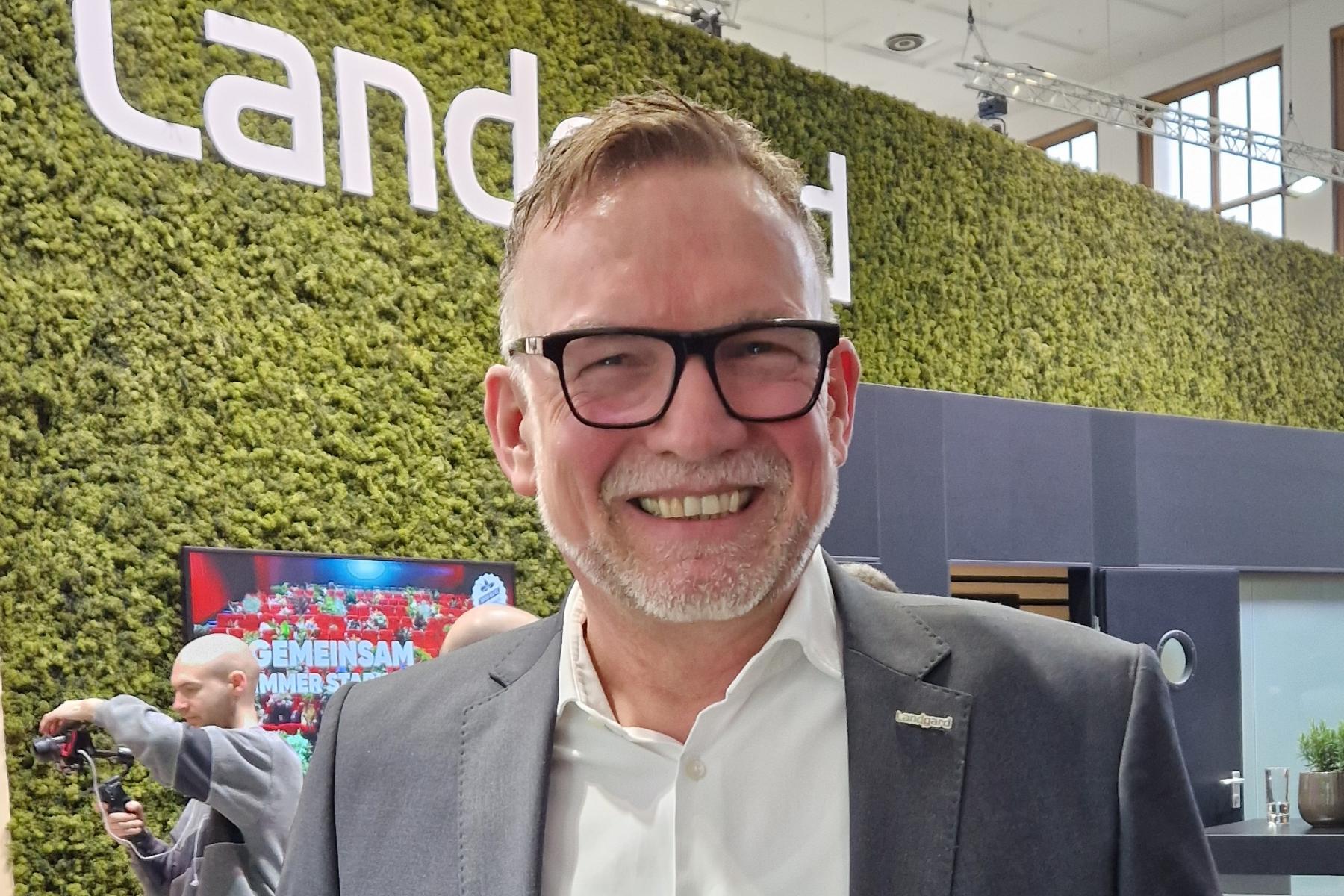 Oliver Daniel auf dem Messestand von Landgard auf der Fruit Logistica 2025.