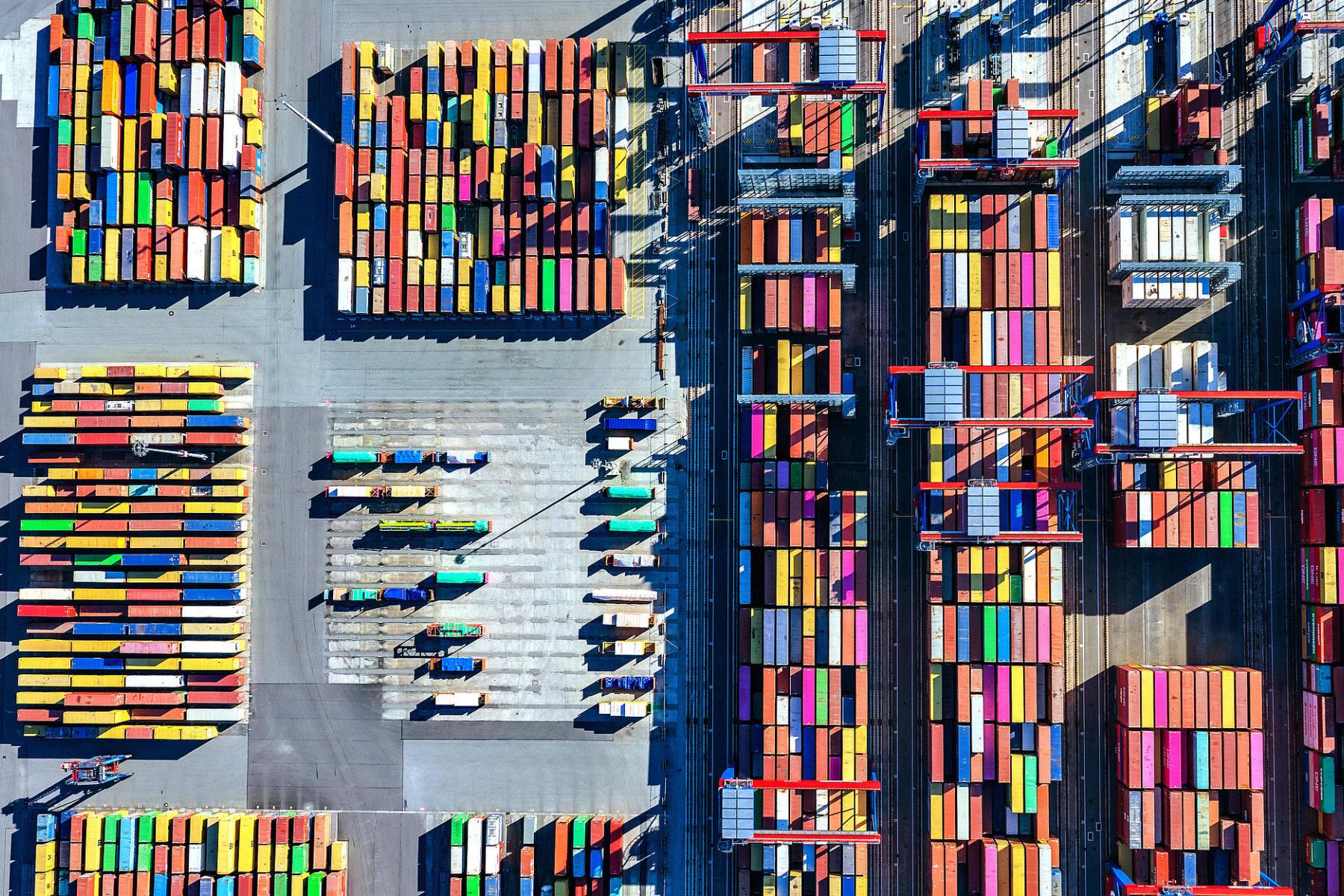 Burchardkai mit Containern im Hamburger Hafen