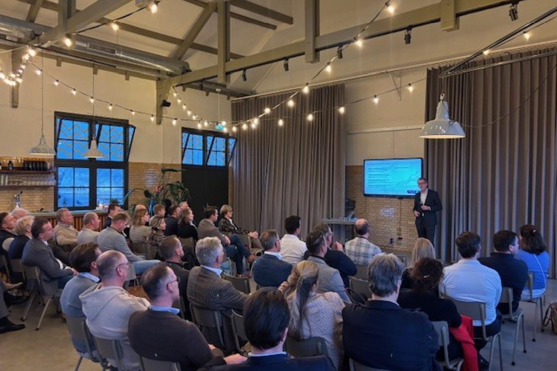 Direktionsabend mit Vorträgen vor Plenum