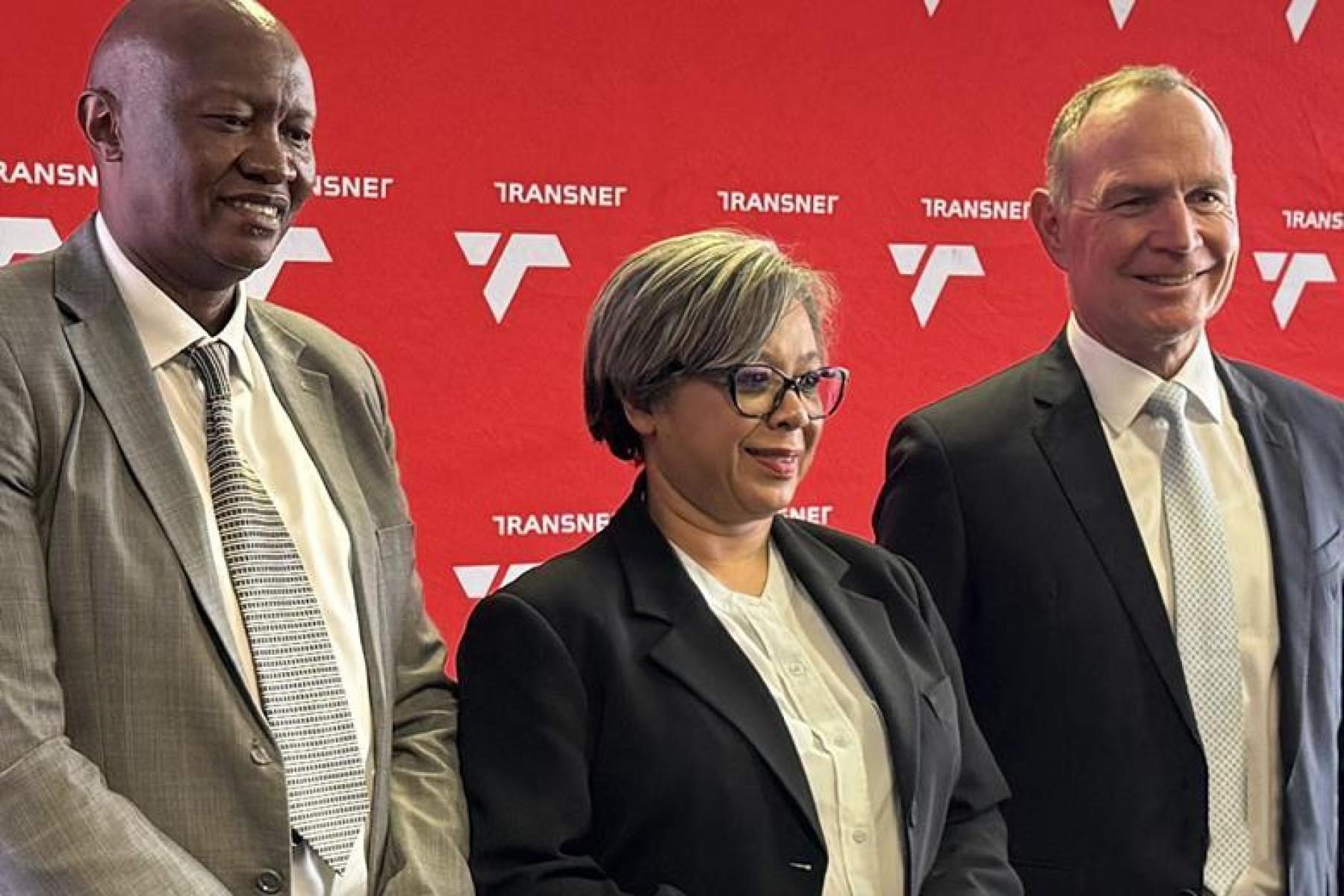 Porträt von Jabu Mdaki (l), Michelle Phillips (m) und Hans-Ole Madsen (r)