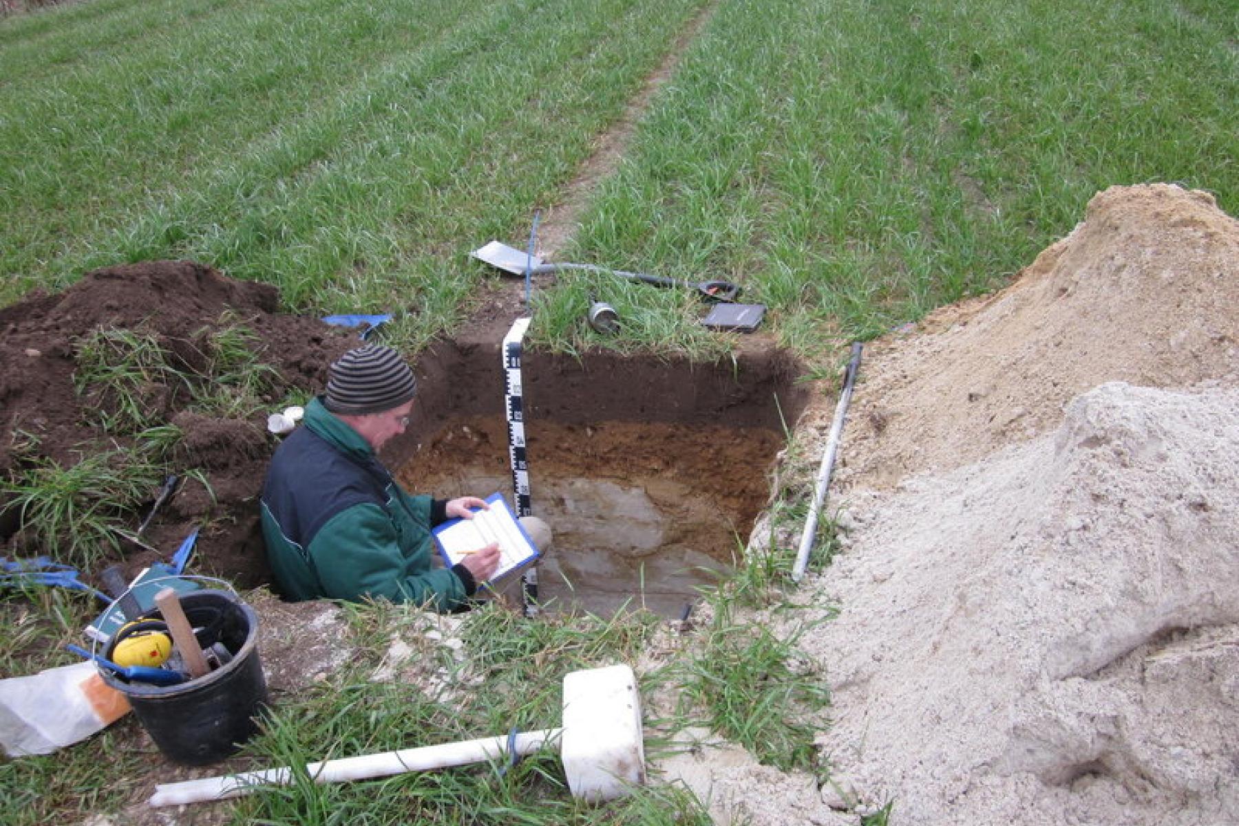Beprobung von landwirtschaftlich genutzten Flächen während Bodenzustandserhebung