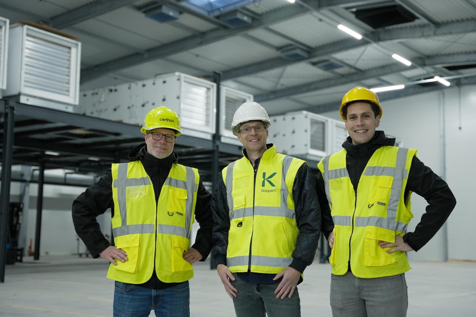 Mitarbeiter in gelber Sicherheitsmontur