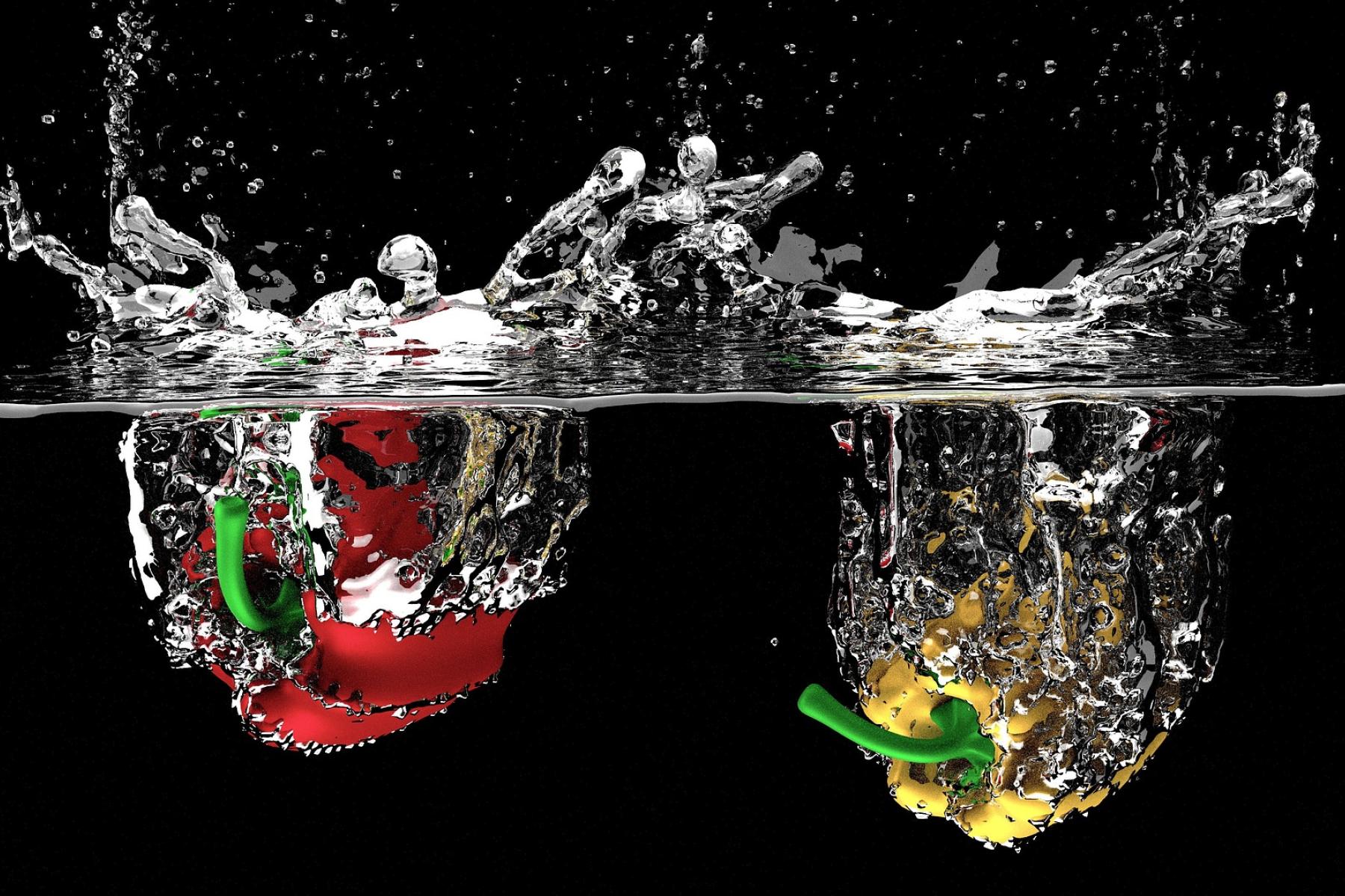Paprika platschen ins Wasser