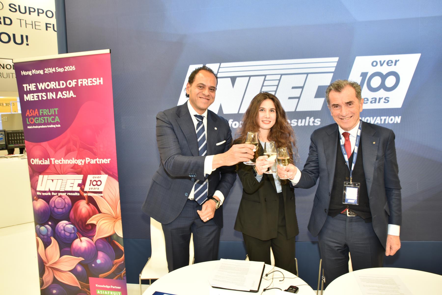(v.l.) Nour Abdrabbo, Global Sales Director UNITEC; Shasa Lo Russo, Head of ASIA FRUIT LOGISTICA International Markets; Angelo Benedetti, Präsident UNITEC