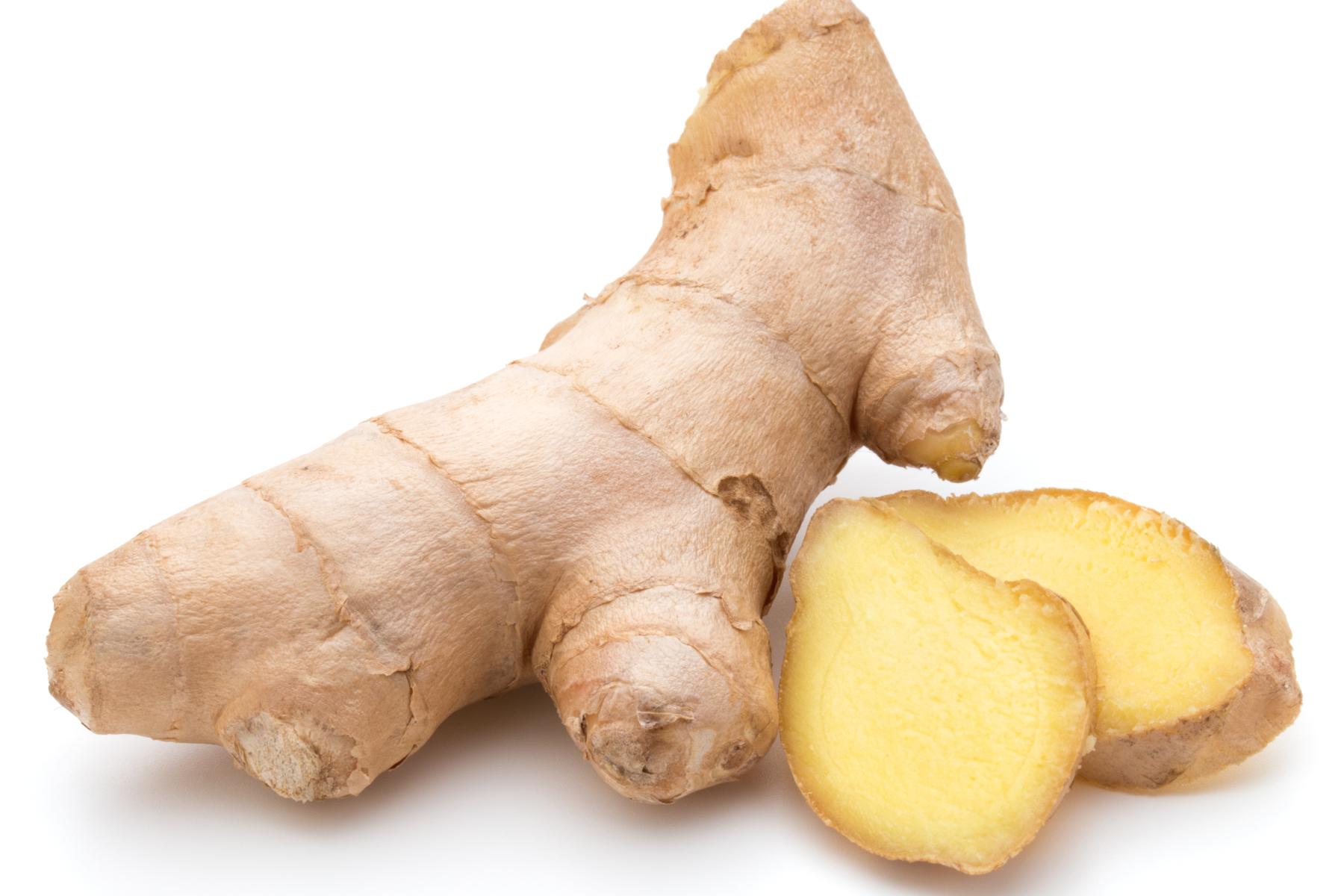 ganzer und aufgeschnittener Ingwer