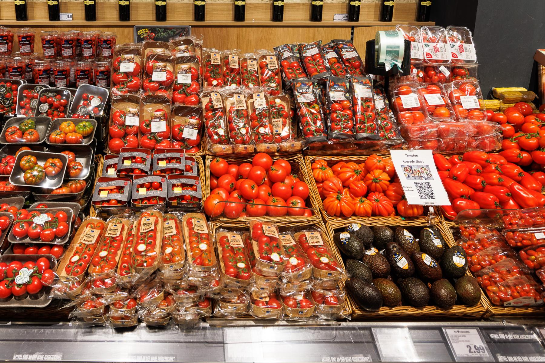Breites Tomatenangebot im deutschen LEH. 