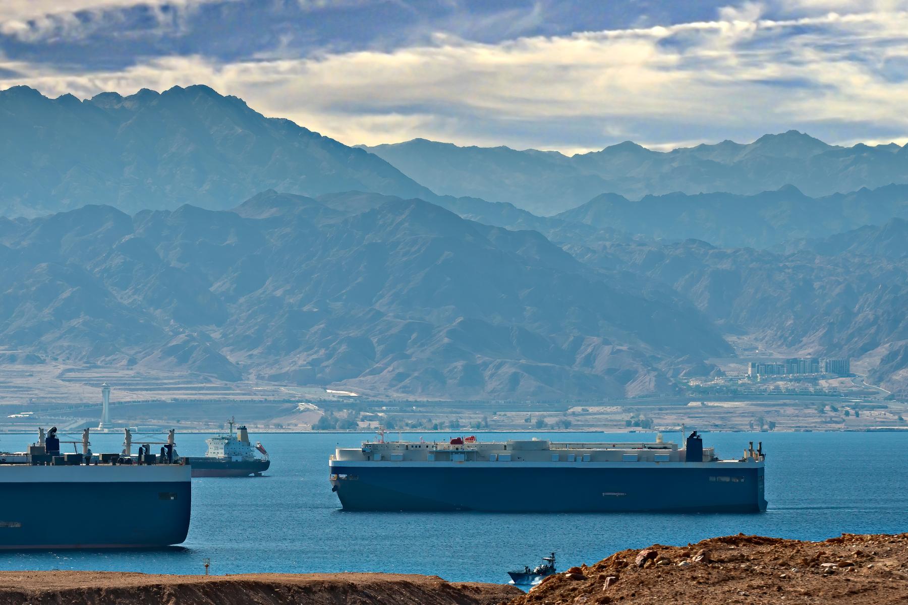 Containerschiffe im Meer