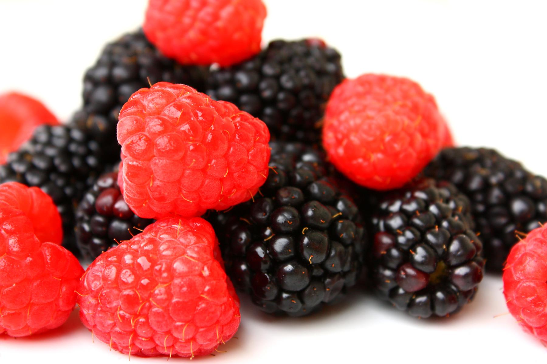 Himbeeren und Brombeeren