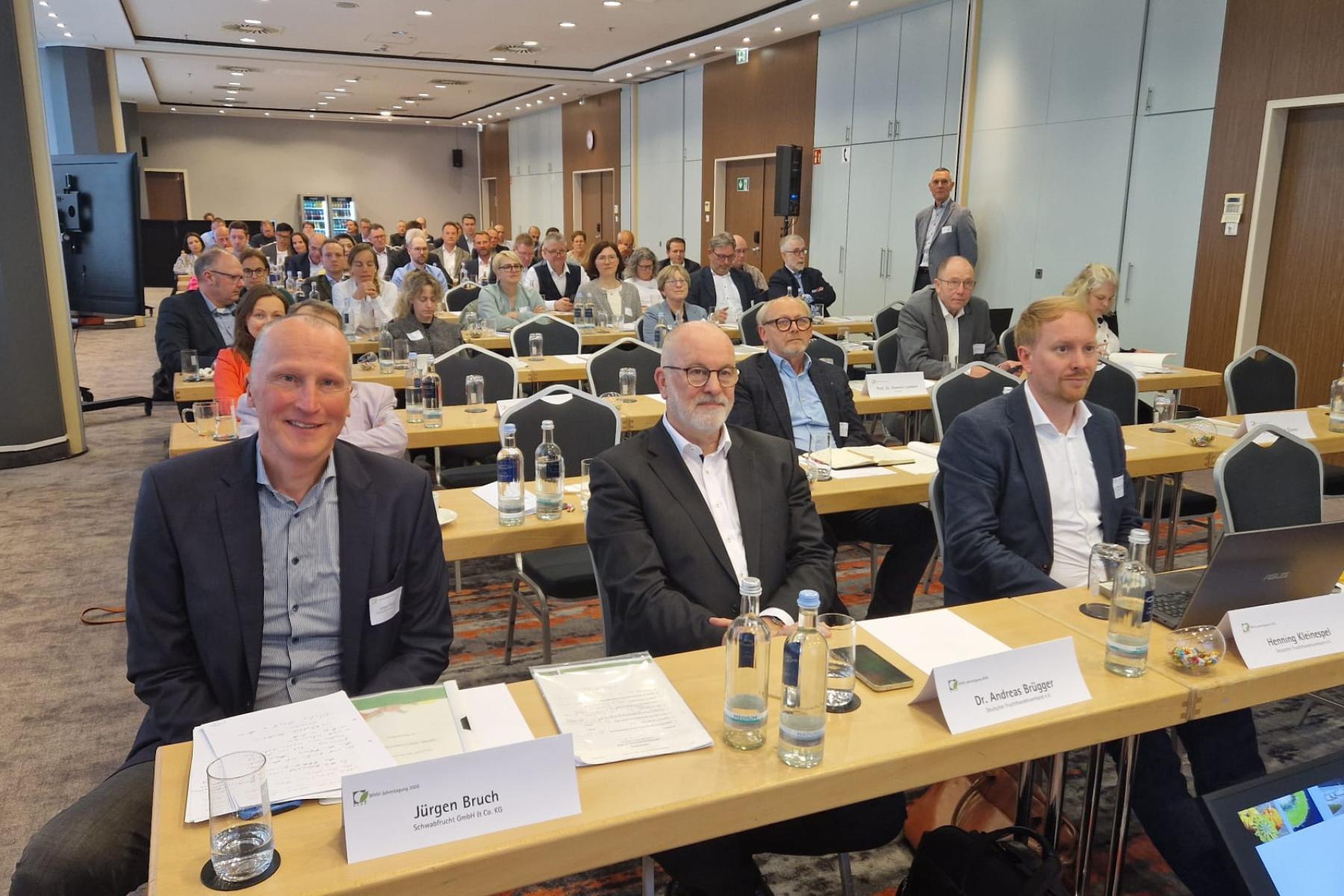 Plenum der DFHV-Jahrestagung 2026 in Düsseldorf