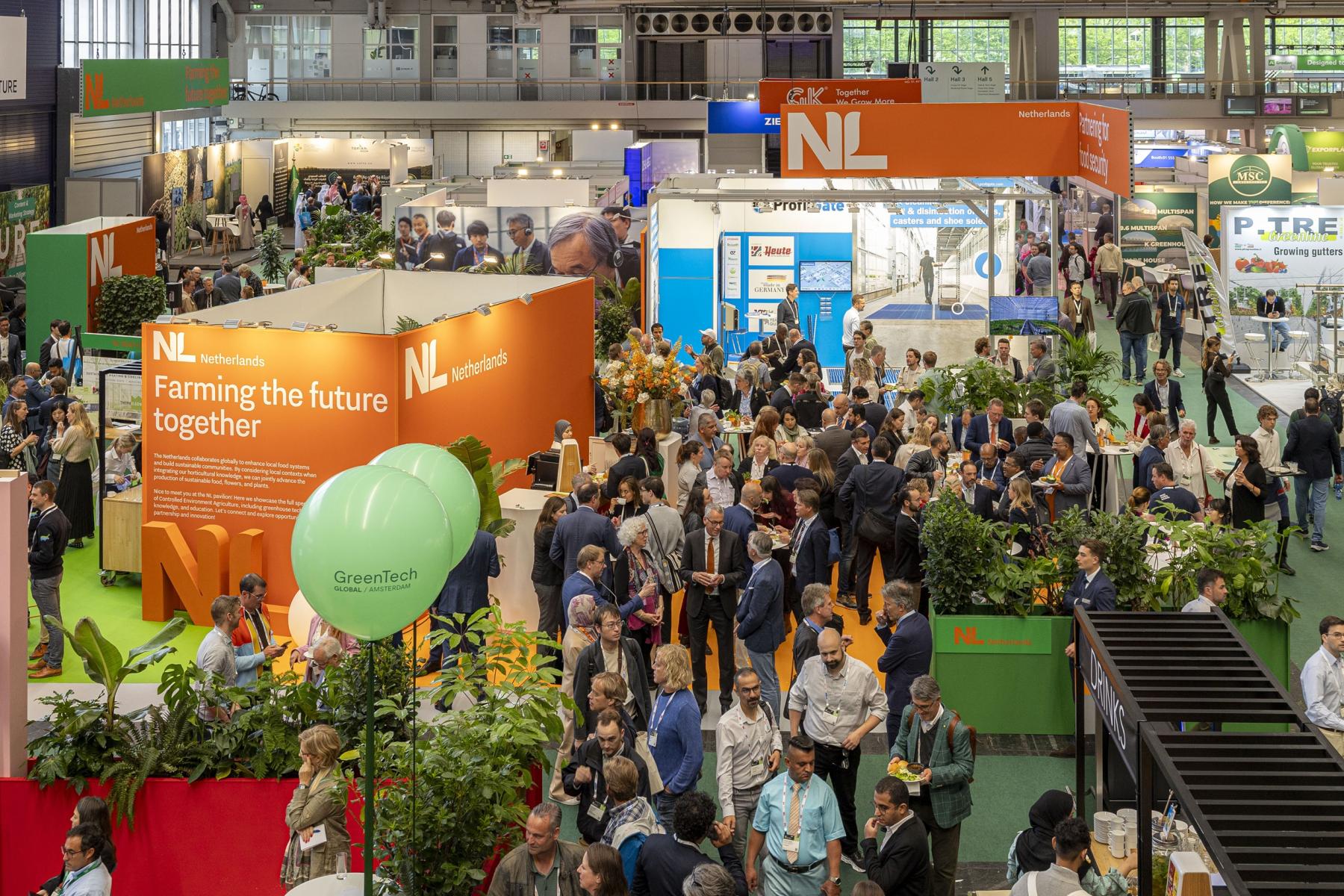gefüllte Halle auf der GreenTech