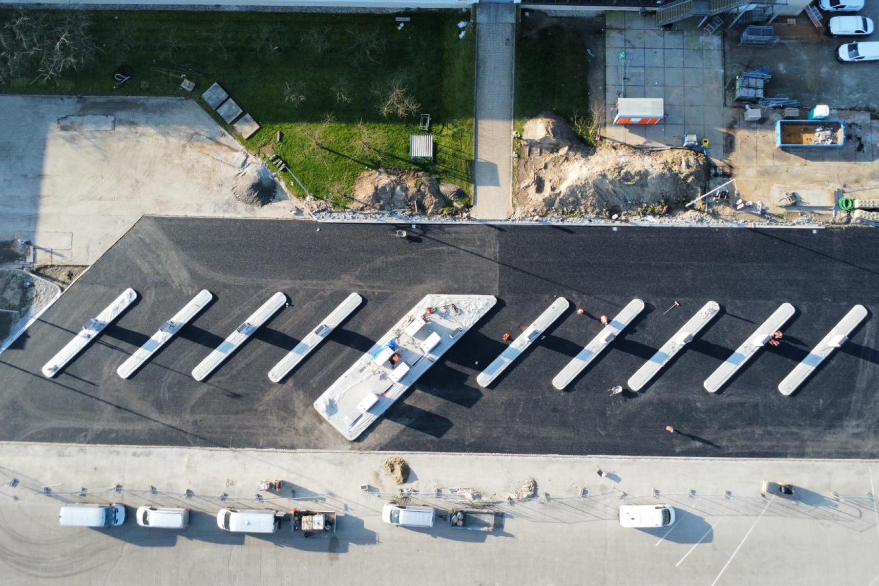 Ansicht vom neuen Ladeparkplatz