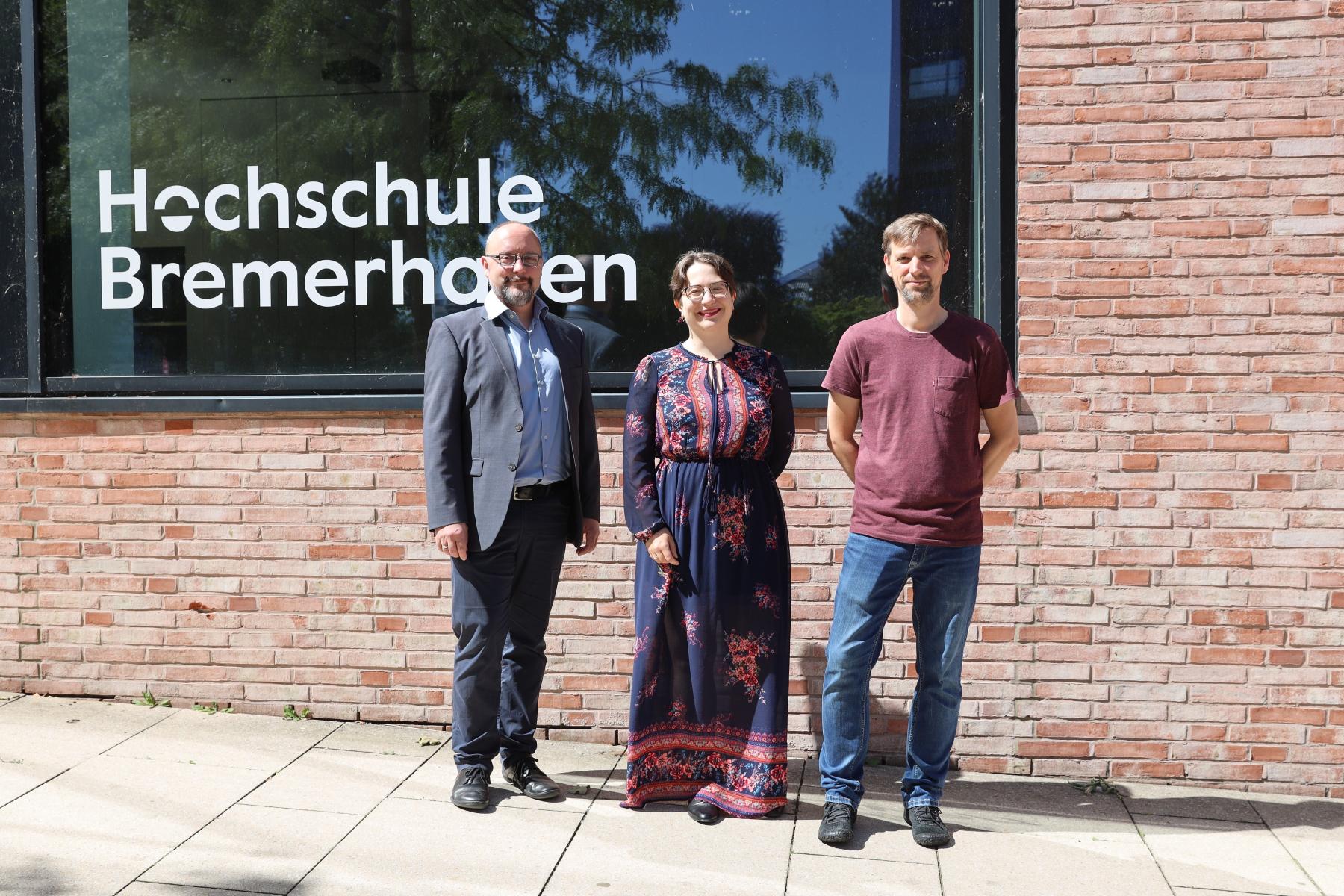 Die Institutsleitung: Prof. Dr. jur. Tobias Eckardt, Prof. Dr. rer. nat. Deborah Wenk und Prof. Dr.-Ing. Henning Strubelt (von links)