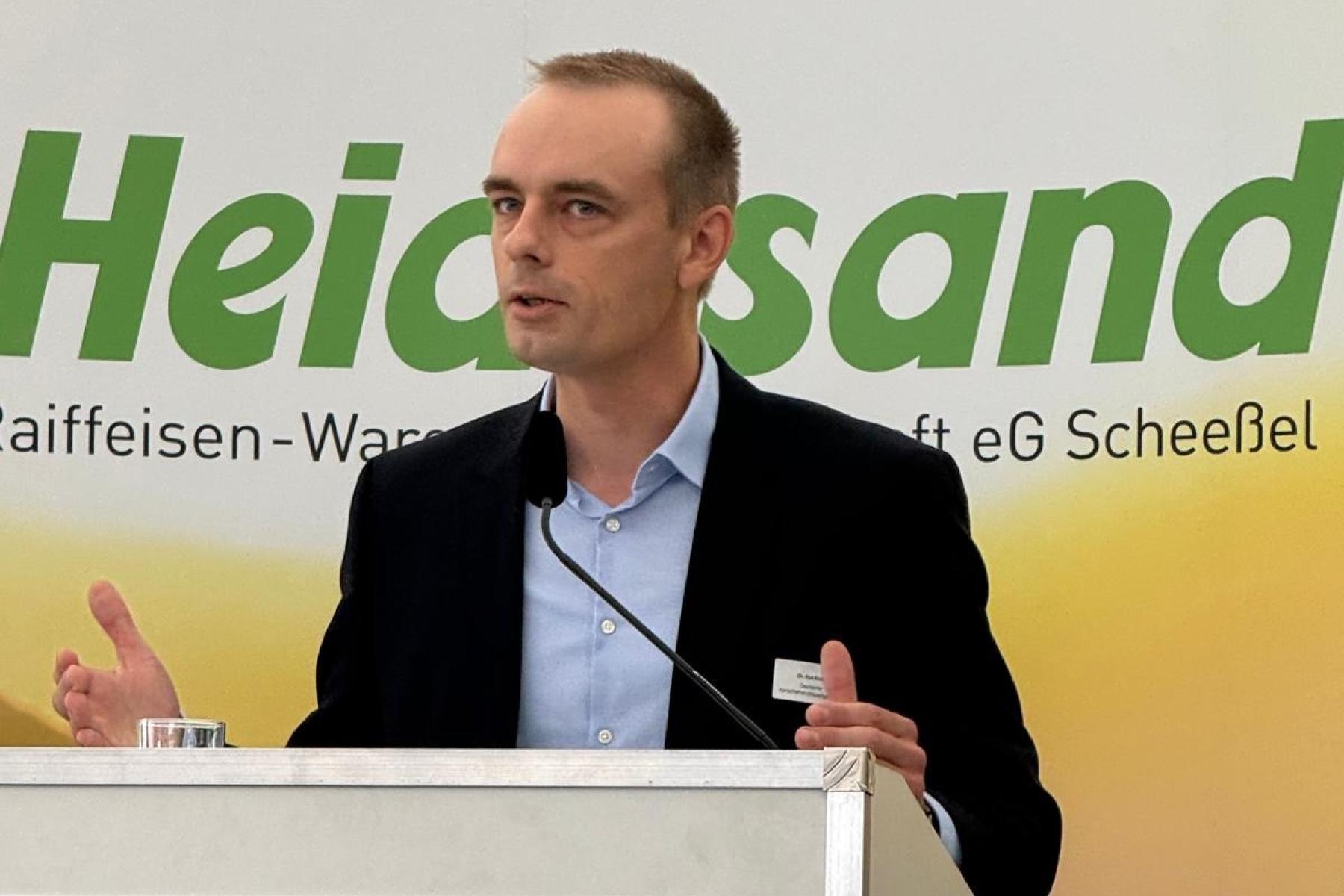 Dr. Illya Kolba am Rednerpult