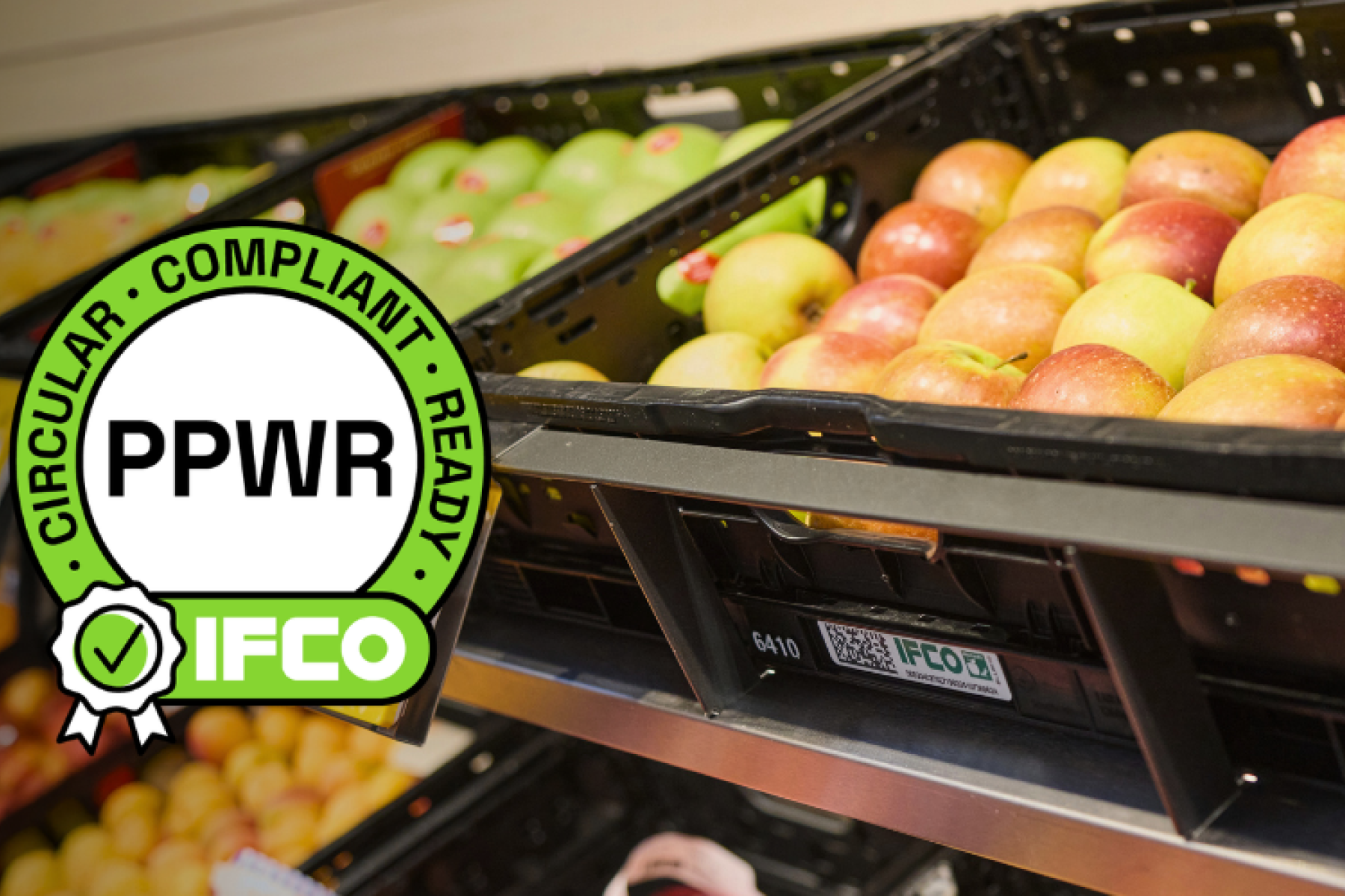 Blick auf IFCO-Mehrwegbehälter mit PPWR-Compliant-Button