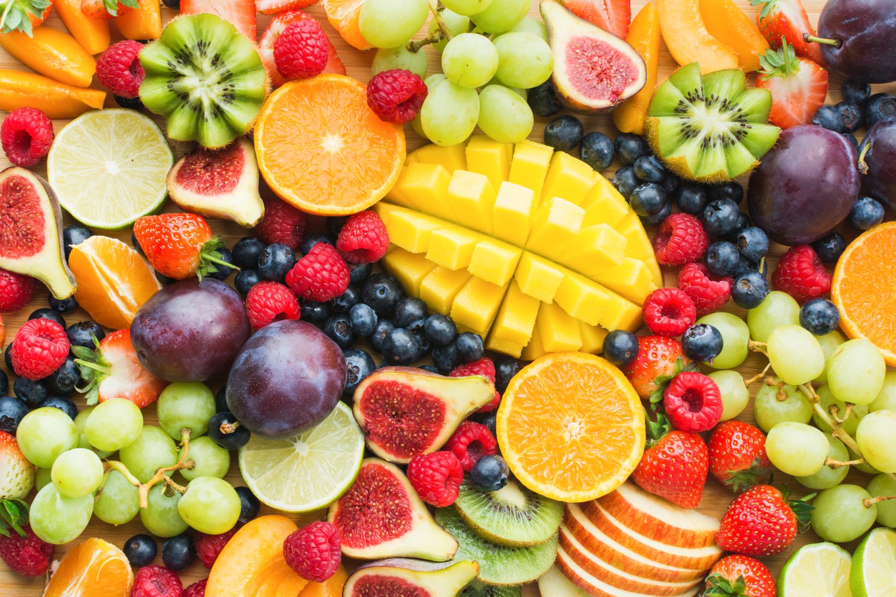 Viele Sorten Obst und Gemüse durcheinander