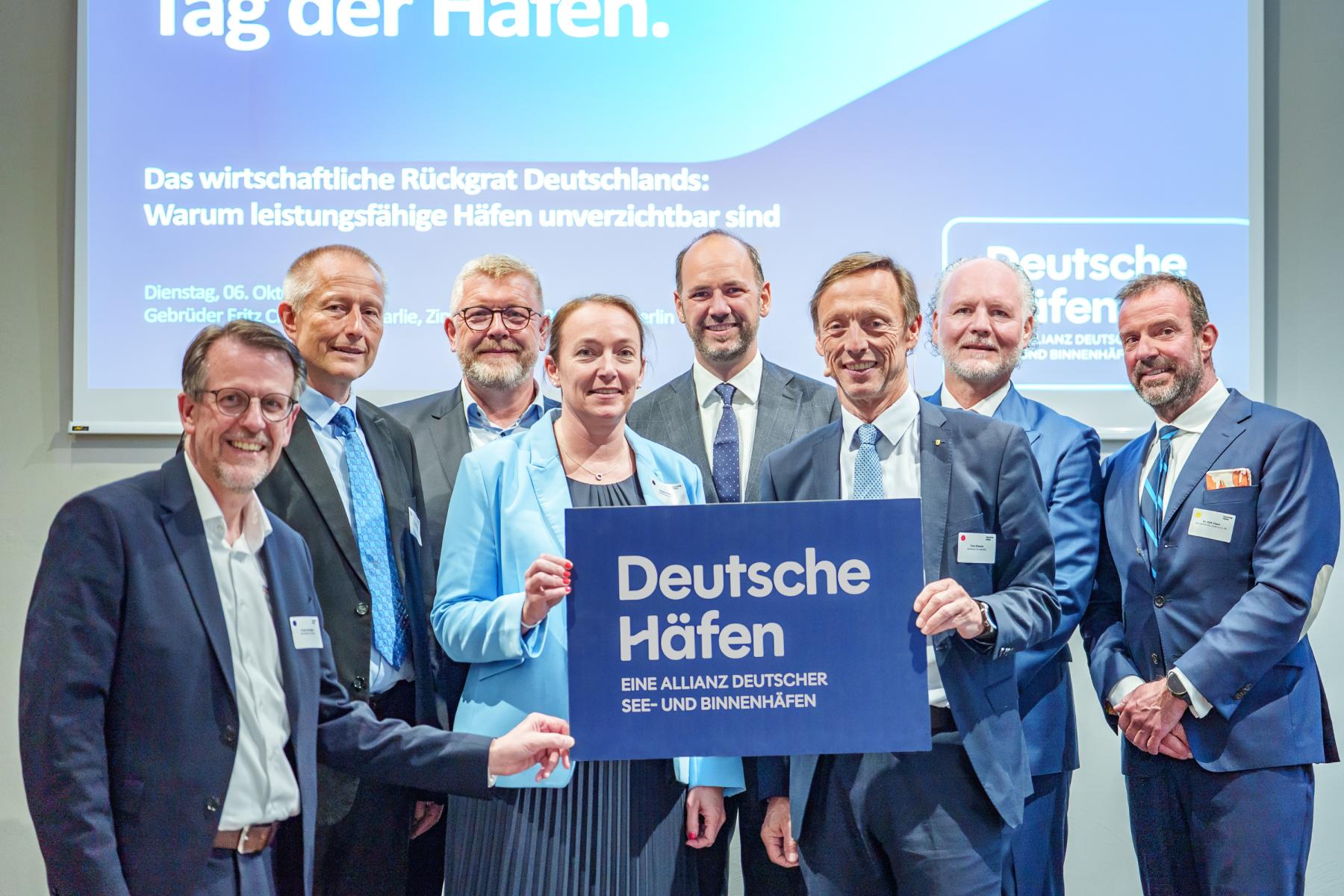 Industrie, Handel, Politik und Allianz Deutsche Häfen fordern verlässliche Investitionen in Deutschlands Hafeninfrastruktur.