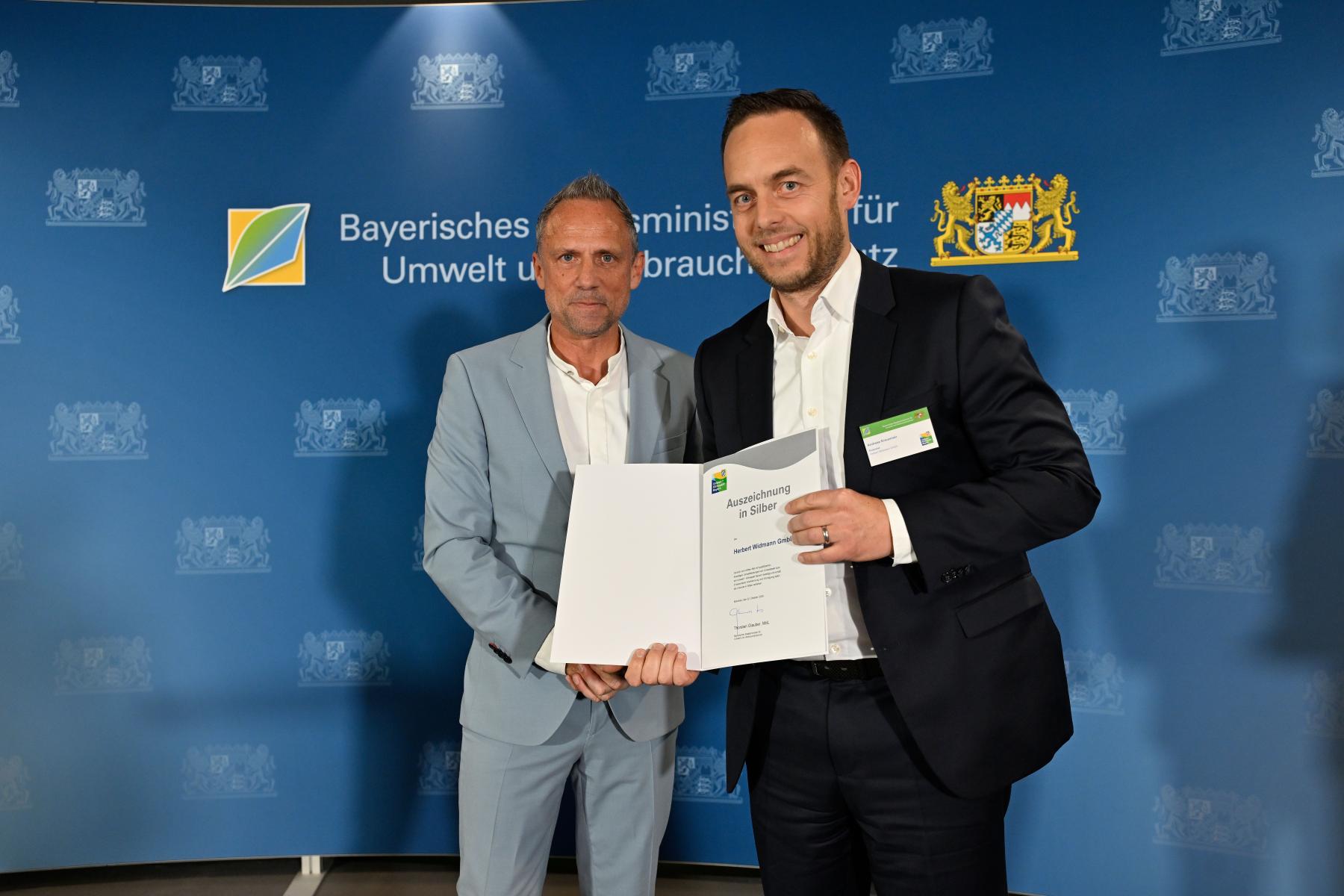 Andreas Kreuzmaier erhält einen Preis 