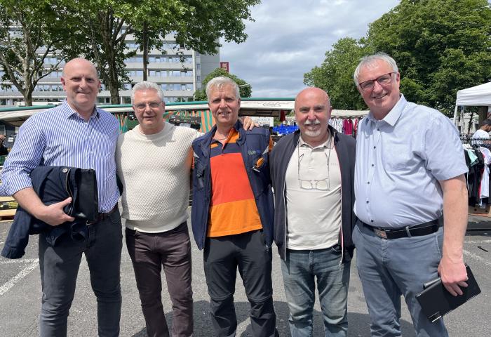 Auf dem Bild: Fürsprecher des Kölner Großmarkts - Prof. Dr. Pablo Steinberg (BUND Köln, Leiter AG Frischezentrum), Pino Aronica (Fa. Zimmermann), Norbert Heep (Früchte Heep, Vorsitzender der IG Kölner Großmarkt e.V.), Musa Sarıca (Selina Abholmarkt), Michael Rieke (Sprecher Interessensgemeinschaft Kölner Großmarkt e.V.)