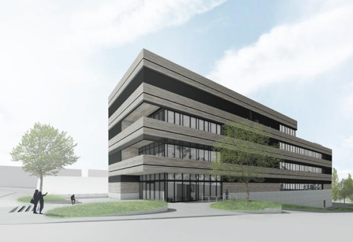 Digitaler Entwurf eines modernen, mehrstöckigen Bürogebäudes mit horizontalen Fensterbändern und schrägen Fassadenflächen, umgeben von Bäumen und Grünflächen