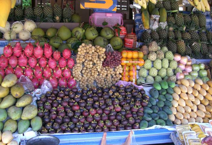 Früchte auf einem Markt in Thailand