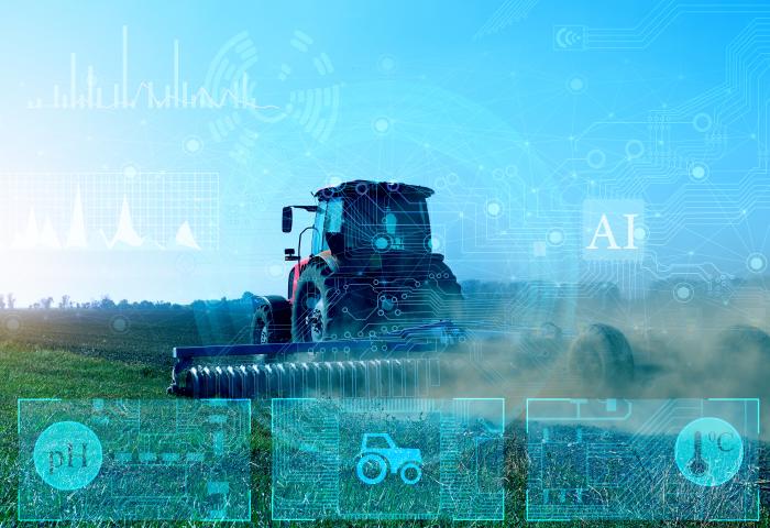 Traktor auf Feld bei klarem Himmel mit digitalen Symbolen für Datenübertragung und künstliche Intelligenz