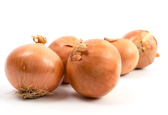 ganze Zwiebeln