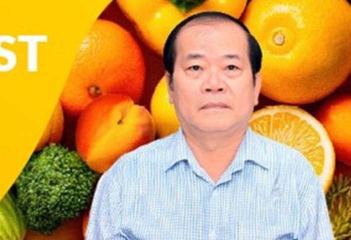  Nguyen Dang Phuc vor Hintergrund mit Orangen und Text zum Fruit Logistica Podcast, Staffel 1, Folge 3, Vietnam Fruit & Vegetables Association.