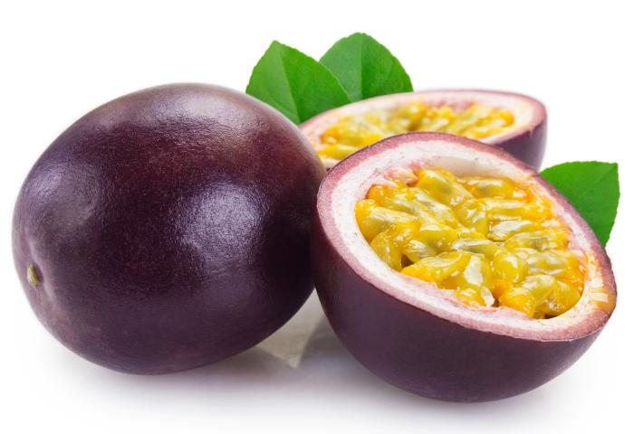 Maracuja ganz und halbiert