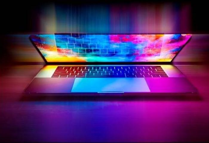 aufgeklappter Laptop