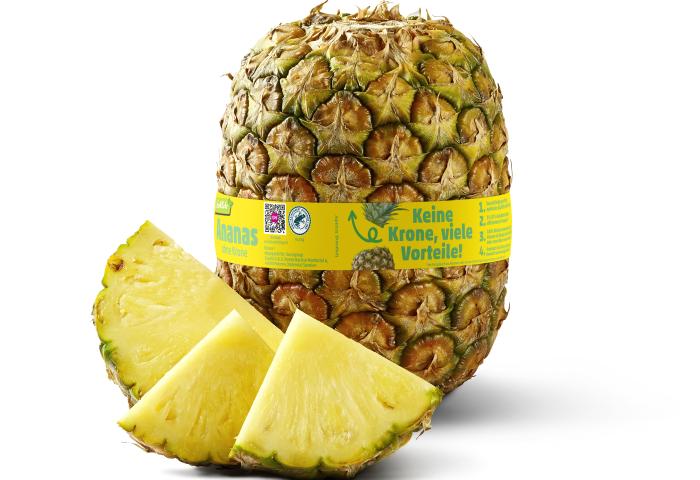 ganze Ananas ohne Krone mit Stücken