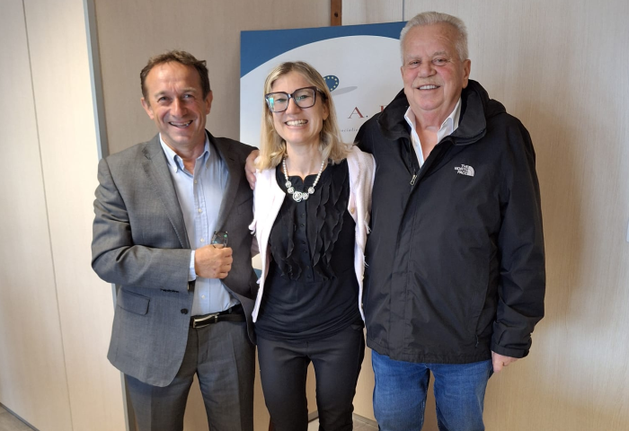 Gruppenfoto von Davide Vernocchi (l.), Lisa Martini und Roberto Cera