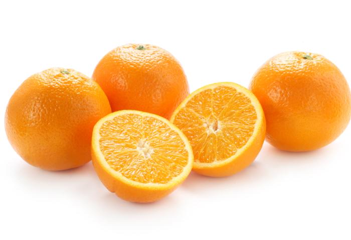 ganze und halbe Orangen